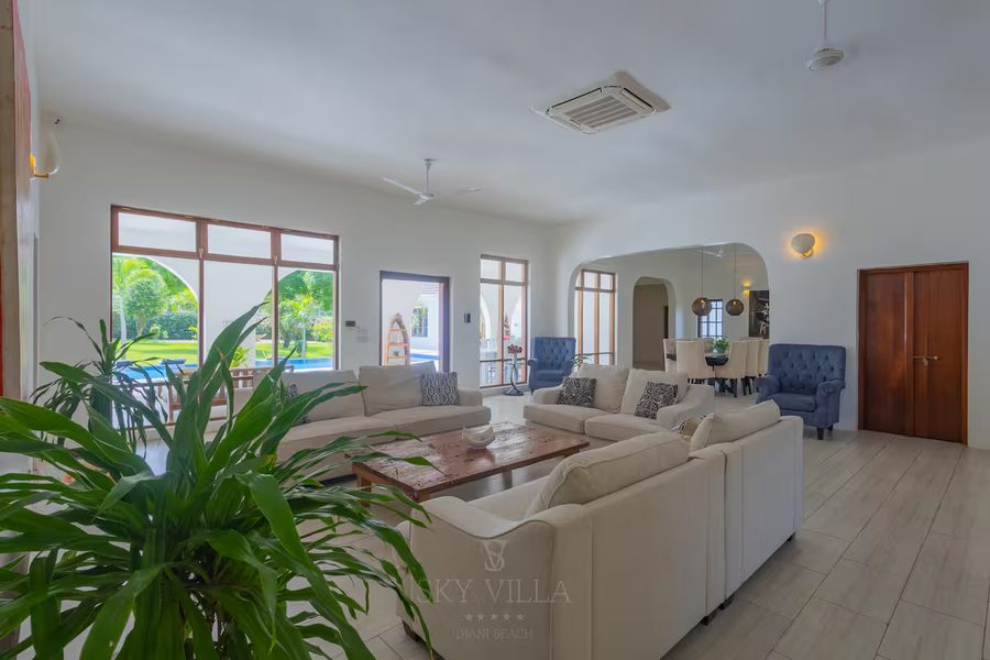Villa lounge and pool